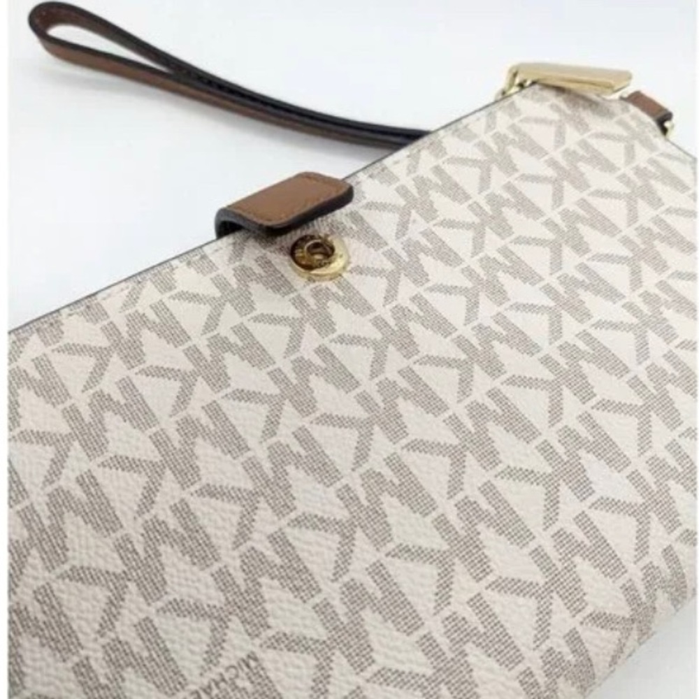 MICHAEL KORS Adele Logo Smartphone Double Zip Wallet Color: Vanilla / Acorn - Picture 2 of 12